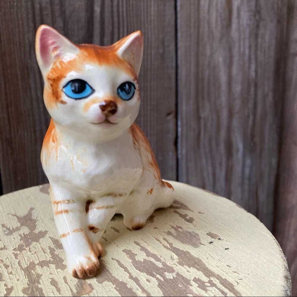 Ceramic Cat Statue